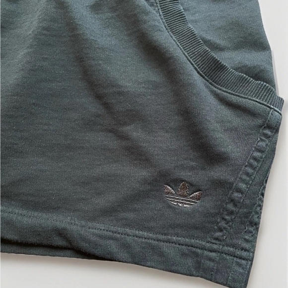 Vintage Adidas Women’s Mini Skirt Black Size Medium 3 Stripes Embroidered Logo - Picture 2 of 6